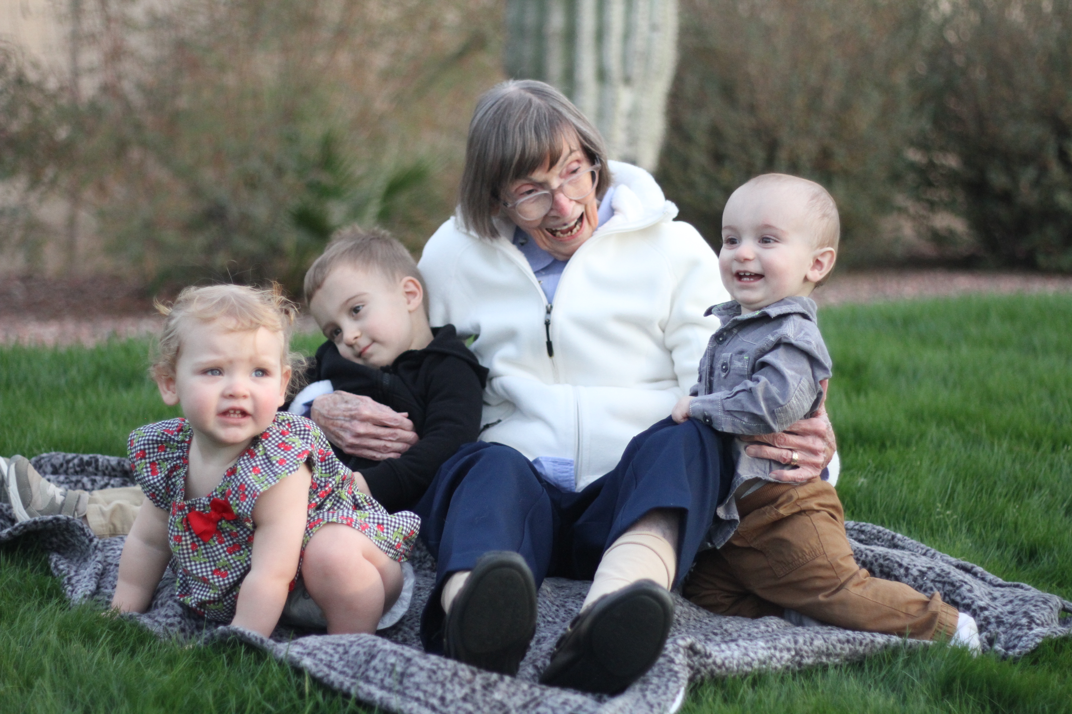 Family portrait by Rad Portrait Co.